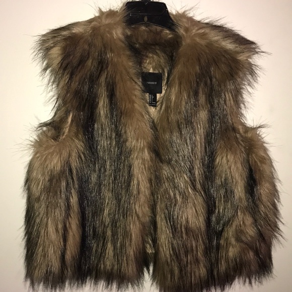 Forever 21 Jackets & Blazers - NWT Faux fur vest